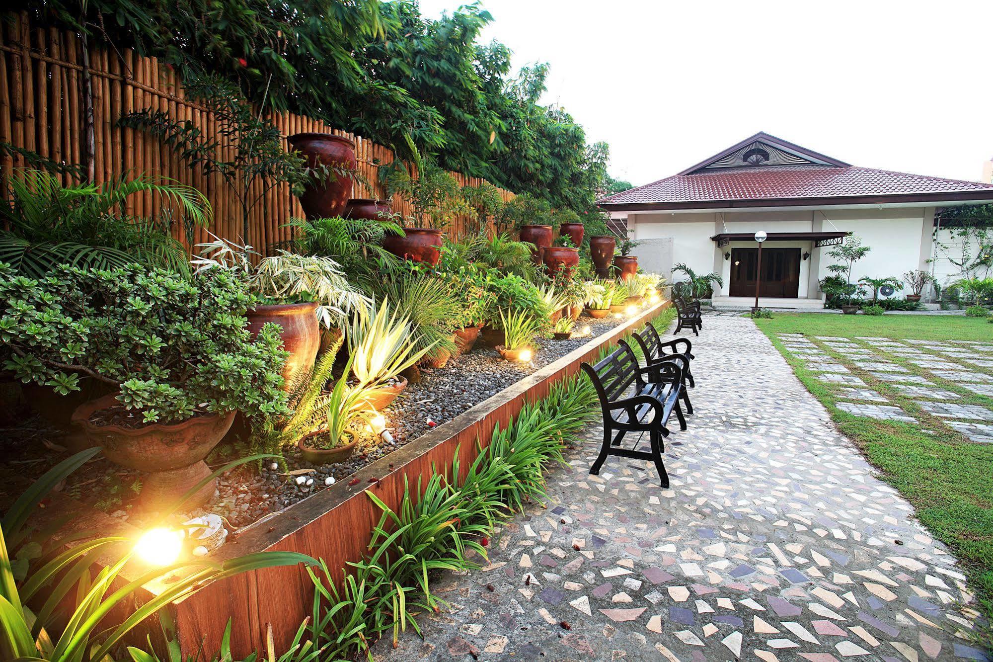 โรงแรมทร็อพิก้า Davao ภายนอก รูปภาพ